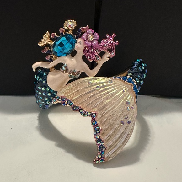 Betsey Johnson mermaid bracelet - Picture 3 of 14